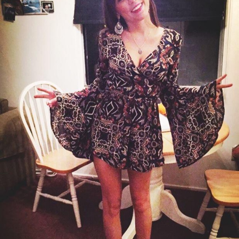 Abercrombie & Fitch Bell Sleeved Romper